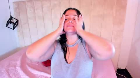 Lucia Vonne online show from 09.16.25