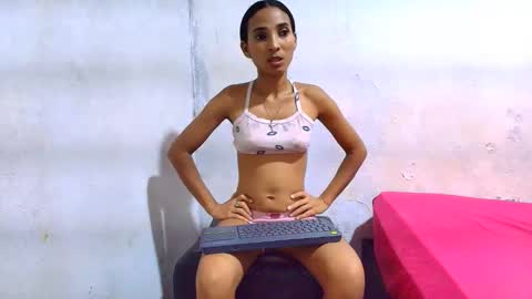 Snapshot of luciana_daza chatting on 12.05.25 Luciana online show from 12.05.25