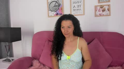 luciana_owens2 online show from 01.15.25