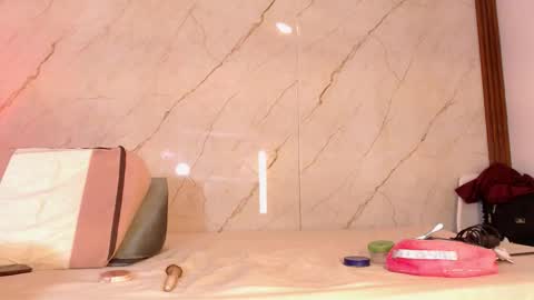 Snapshot of lucianaamorena chatting on 12.19.25 Luciana Morena online show from 12.19.25