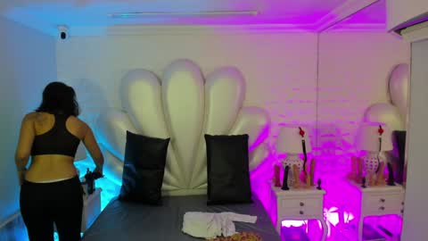 Snapshot of lucianacarter chatting on 12.16.24 online show from 12.16.24