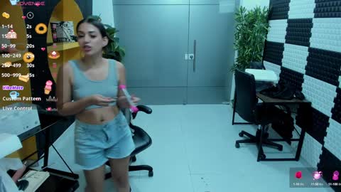 Snapshot of lucianacarter chatting on 02.08.25 online show from 02.08.25