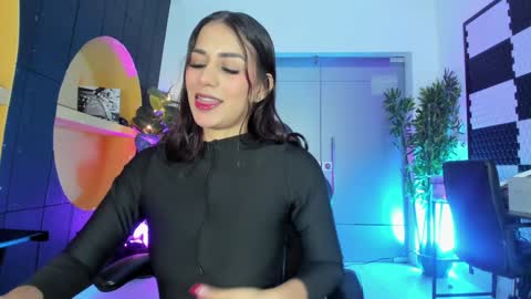 Snapshot of lucianacarter chatting on 02.09.25 online show from 02.09.25