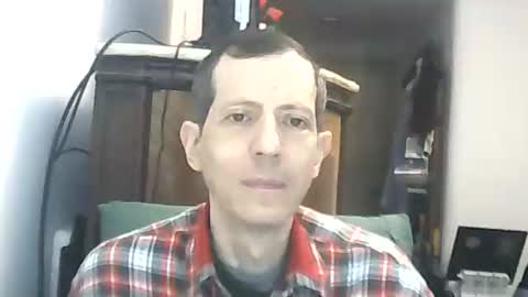 Snapshot of lucianoaxel chatting on 05.25.26 Luciano online show from 05.25.26