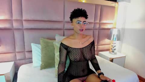  lucia wallace  online show from 09.21.25