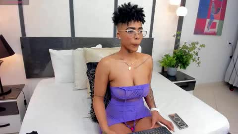  lucia wallace  online show from 01.08.26