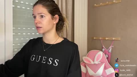 Snapshot of lucie_hot chatting on 09.11.25 Lucie hot follow me on online show from 09.11.25