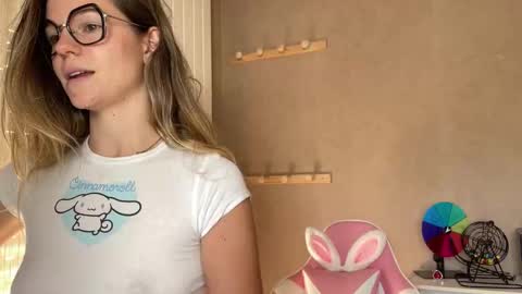 Snapshot of lucie_hot chatting on 09.27.25 Lucie hot follow me on online show from 09.27.25