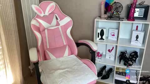 Snapshot of lucie_hot chatting on 09.29.25 Lucie hot follow me on online show from 09.29.25