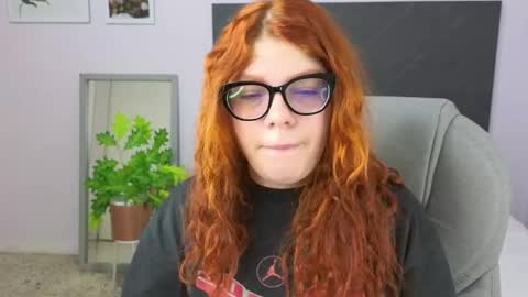 Snapshot of lucie_nicolls chatting on 01.07.25 Lucie online show from 01.07.25