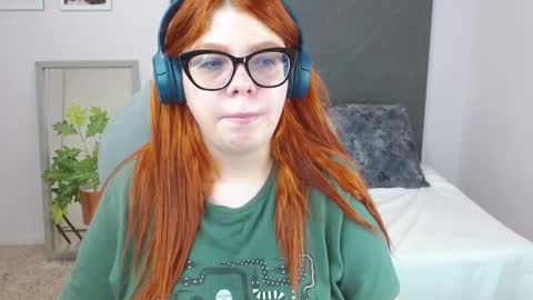 Snapshot of lucie_nicolls chatting on 01.10.25 Lucie online show from 01.10.25