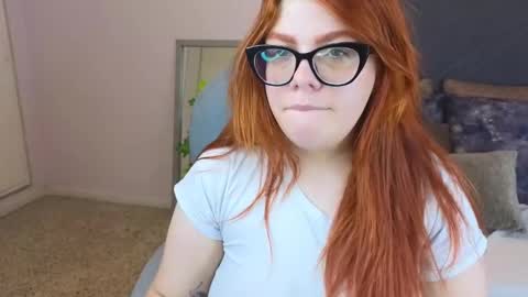 Snapshot of lucie_nicolls chatting on 01.12.25 Lucie online show from 01.12.25