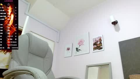 Snapshot of lucie_nicolls chatting on 01.21.25 Lucie online show from 01.21.25