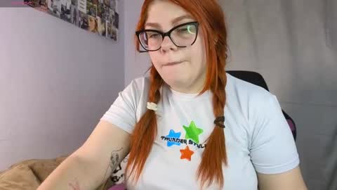 Snapshot of lucie_nicolls chatting on 02.26.25 Lucie online show from 02.26.25