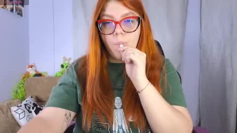 Snapshot of lucie_nicolls chatting on 03.03.25 Lucie online show from 03.03.25