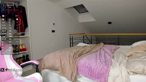 Snapshot of lucieluxe chatting on 11.26.25 LucieLuxe online show from 11.26.25