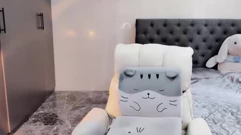 Snapshot of lucii04 chatting on 09.25.25 lucii04 online show from 09.25.25