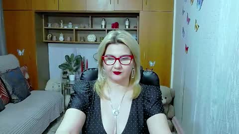 Snapshot of lucillefenlys chatting on 03.11.26 Lucille Fenly online show from 03.11.26