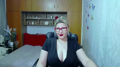 Snapshot of lucillefenlys chatting on 03.18.26 Lucille Fenly online show from 03.18.26