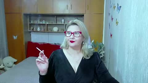 Snapshot of lucillefenlys chatting on 05.18.26 Lucille Fenly online show from 05.18.26