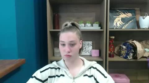 Snapshot of lucky_barbie chatting on 05.11.26 Grace online show from 05.11.26