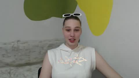 Snapshot of lucky_barbie chatting on 05.25.26 Grace online show from 05.25.26