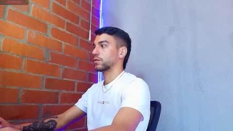 Snapshot of lucky_blessed chatting on 10.01.25 lucky_blessed online show from 10.01.25