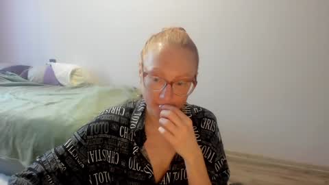 lucky_licky20 online show from 12.10.24