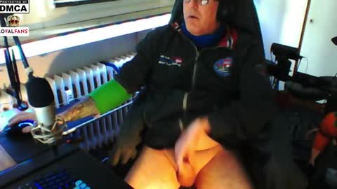        call me  Stefan online show from 02.08.25