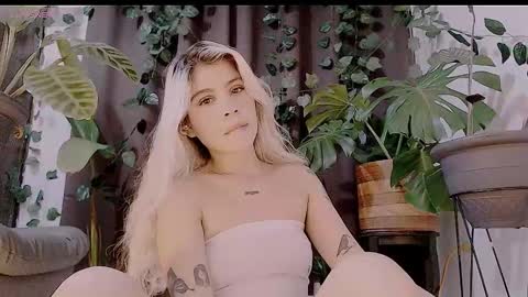 luckysapphire777 online show from 10.23.25