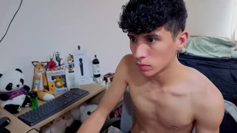 Lu Independent Model online show from 11.08.25