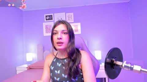 Snapshot of lucrecia_sucker chatting on 09.10.25 Lu online show from 09.10.25