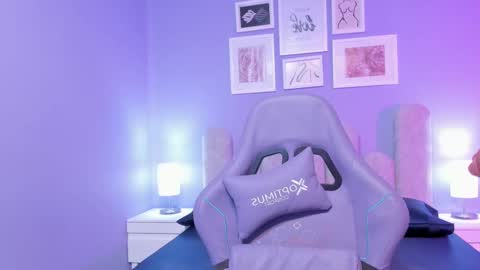 Snapshot of lucrecia_sucker chatting on 09.26.25 Lu online show from 09.26.25