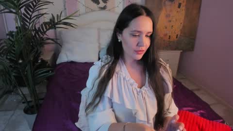 Laura online show from 12.21.24