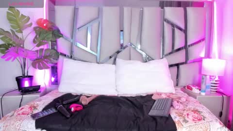 Snapshot of lucy_davies_ chatting on 03.18.26 lucy_davies_ online show from 03.18.26