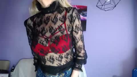 Snapshot of lucy_ny chatting on 04.25.26 SleepyAbuela online show from 04.25.26