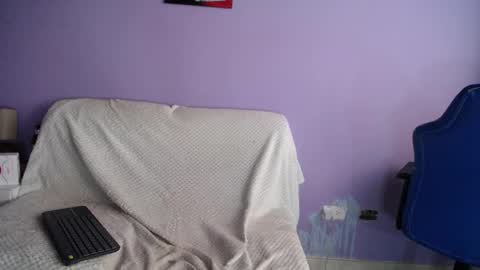 Snapshot of lucy_ny chatting on 04.27.26 SleepyAbuela online show from 04.27.26