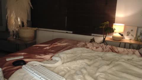 Snapshot of lucy_sweetgirl19 chatting on 02.18.25 luciana online show from 02.18.25