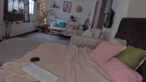 Snapshot of lucy_sweetgirl19 chatting on 09.14.25 luciana online show from 09.14.25