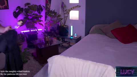 Snapshot of lucyallenx chatting on 09.26.25 Lucy Alien online show from 09.26.25