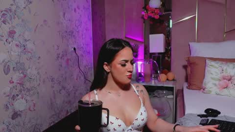 Lucy Lexton online show from 04.04.26