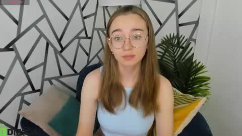 Snapshot of lucyy_green chatting on 06.17.26 Lucy online show from 06.17.26