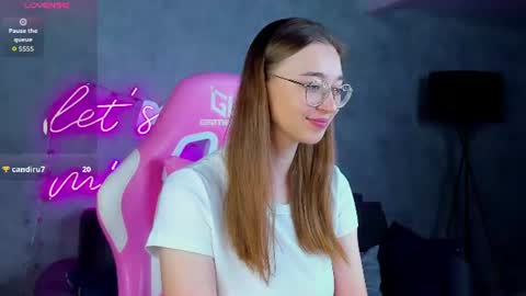 Snapshot of lucyy_green chatting on 06.27.26 Lucy online show from 06.27.26