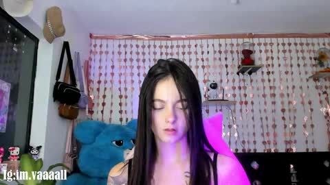 Snapshot of lucyy_tayy chatting on 09.10.25 The love of your life 3 online show from 09.10.25