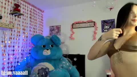 Snapshot of lucyy_tayy chatting on 11.19.25 The love of your life 3 online show from 11.19.25