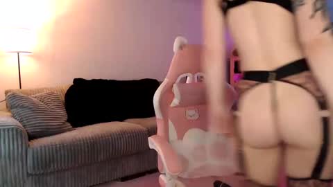 Snapshot of lucyyluvss chatting on 12.10.24 Lucy online show from 12.10.24