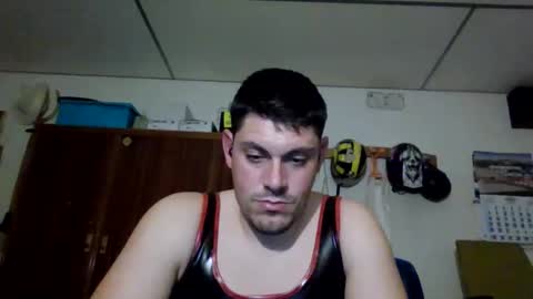 Snapshot of luis2423 chatting on 11.18.25 A slave to the mistress.. un esclavo para las amas dominantes. online show from 11.18.25