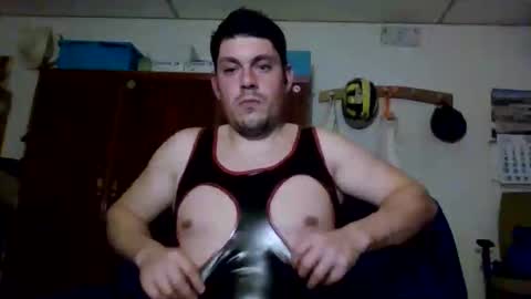 Snapshot of luis2423 chatting on 12.18.25 A slave to the mistress.. un esclavo para las amas dominantes. online show from 12.18.25