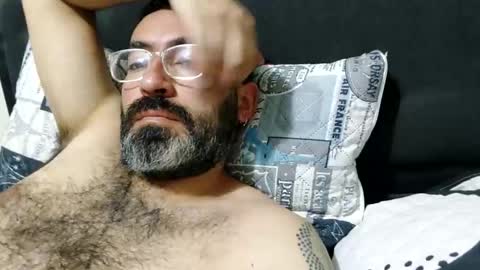 Snapshot of luis2988z chatting on 12.04.24 Hairyman online show from 12.04.24