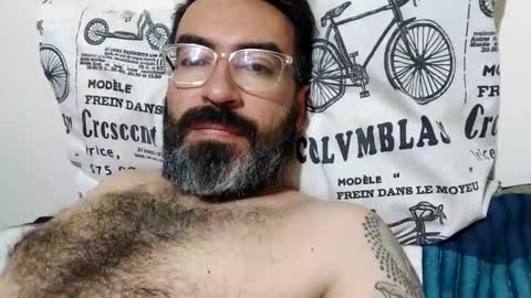 Snapshot of luis2988z chatting on 12.12.24 Hairyman online show from 12.12.24